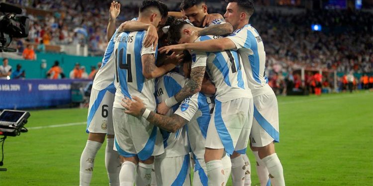 Cómo se define el rival de Argentina en cuartos de final