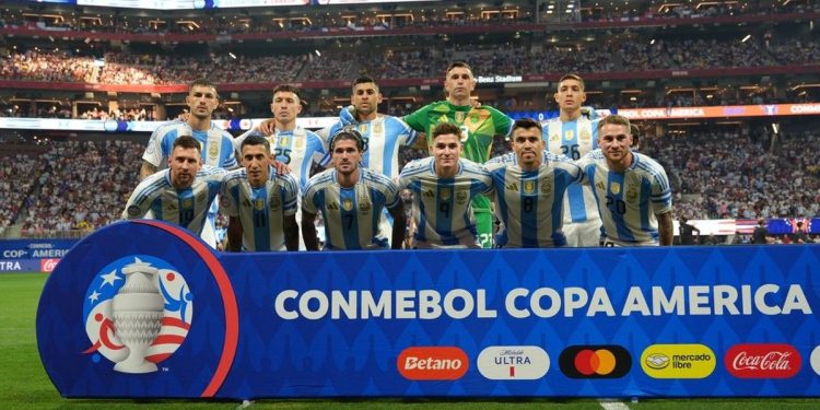 Argentina va por el pase a los cuartos de final ante Chile