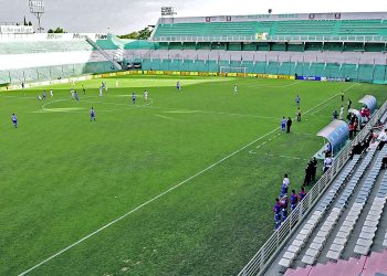 Un ex DT de Colón dejará de entrenar a un club que podría contratar a un ex Unión