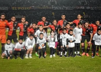 Colón deja dudas, pero cerró la primera rueda invicto en casa