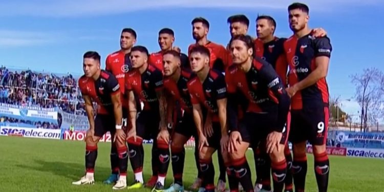 Luego de la derrota de Colón: La gente apuntó al DT y pidió refuerzos