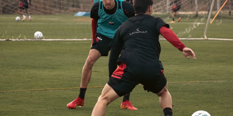 Está por irse: el jugador de Colón que se ausentó del entrenamiento