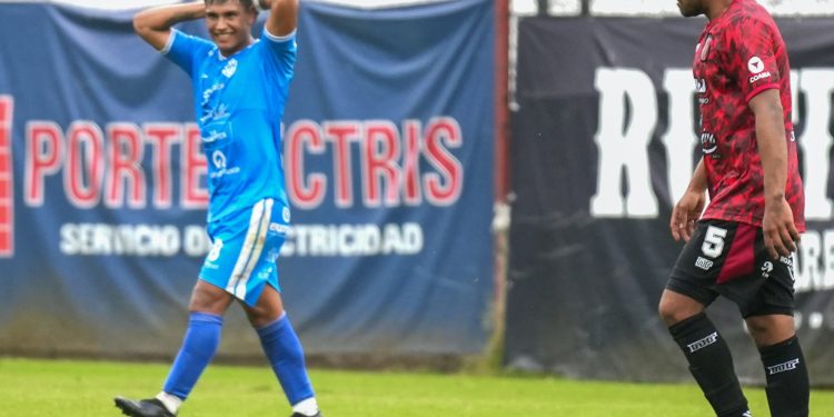 Defensores se hizo fuerte en Bajo Núñez, venció a Gimnasia (T) y no le pierde pisada a Colón