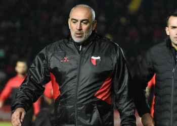 Mientras espera refuerzos, Delfino está obligado a cambiar ante Atlanta