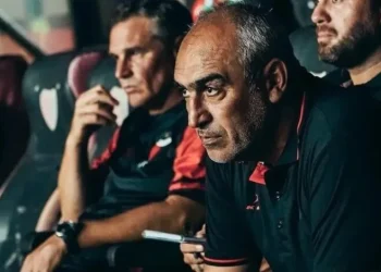 Colón entrena y viaja a Rosario para jugar mañana con Talleres