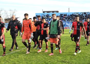 Mientras espera refuerzos, Delfino está obligado a cambiar ante Atlanta