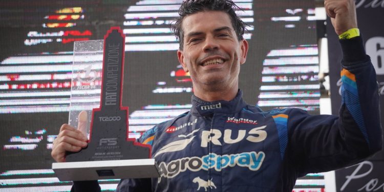Un ex Colón fue campeón en automovilismo por primera vez