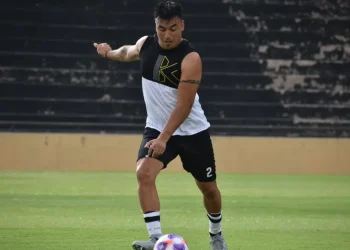 ¿Delfino apunta a un zaguero del ascenso para reforzar la defensa?