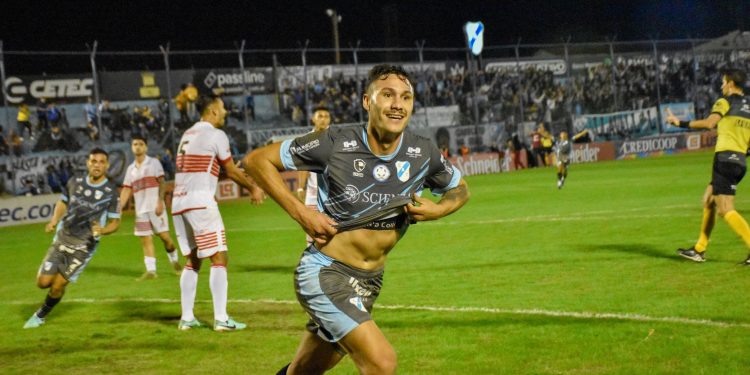 Temperley goleó a Morón y se metió en zona de reducido