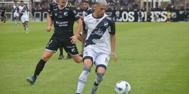 Unión siempre busca una «apuesta»: cerca de sumar un delantero del Federal