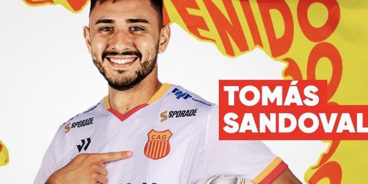 Tomás Sandoval fue presentado como nuevo jugador de Atlético Grau de Perú