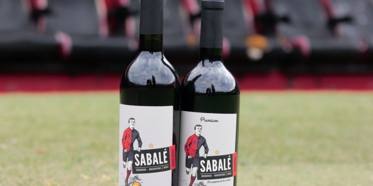 Colón presentó «Sabalé», el vino oficial del club
