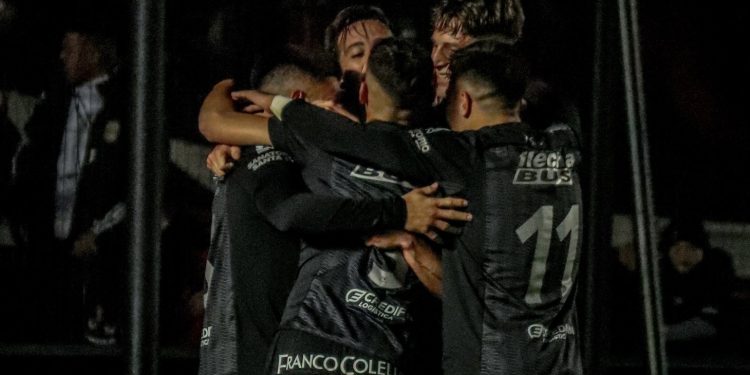 Colón repetiría el equipo para visitar a Aldosivi en el duelo clave por la Primera Nacional