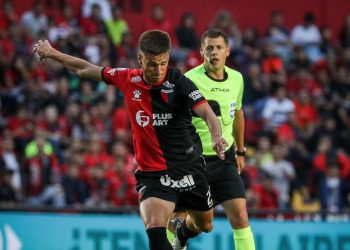 Colón busca acordar la continuidad de Brian Farioli