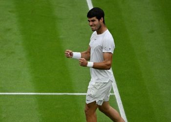 Alcaraz a paso firme en Wimbledon: venció a Tommy Paul y está en las semifinales