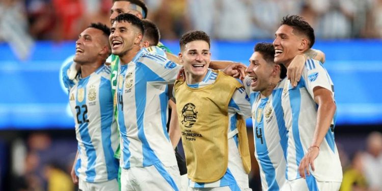 Buenas noticias para la Selección: Montiel entrenó a la par del grupo