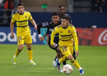 Con muchos pibes, Boca se trajo un empate de Quito