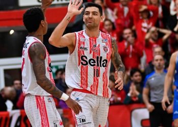 A punto de cumplir 42, Carlitos renovó y seguirá jugando en Italia