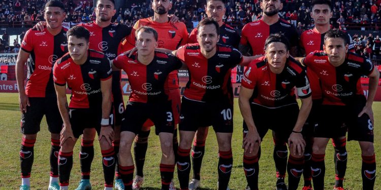 Delfino probó con cuatro variantes para recibir a Estudiantes