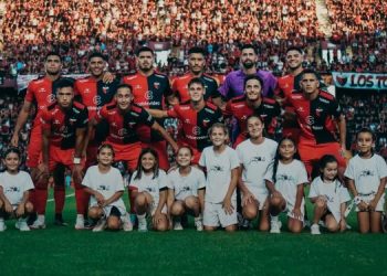 Colón vuelve a sortear once lugares para ingresar al campo de juego con el equipo