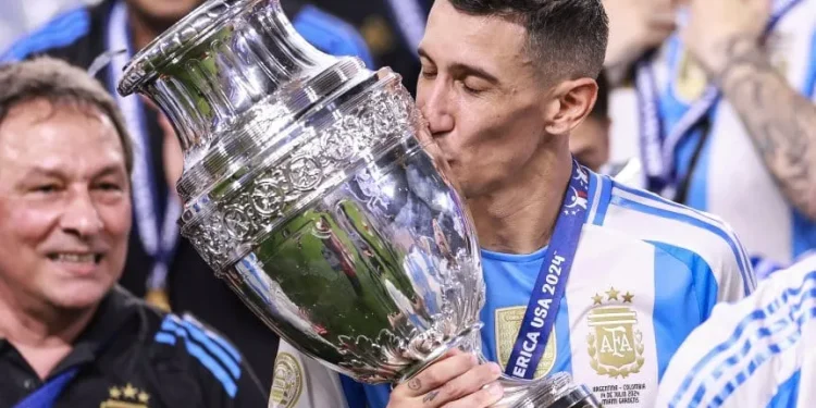 Ángel Di María ingresó al Top 10 de jugadores con más títulos de la historia