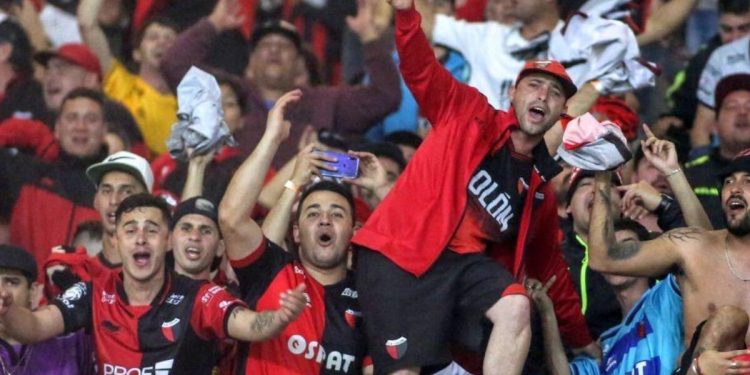 La gente de Colón habló en las redes del club y apuntó sin piedad contra Delfino y Godano