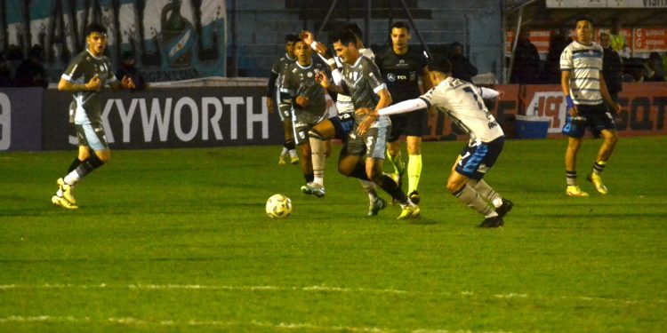 San Telmo no pudo ante Temperley y Colón puede sacar diferencia