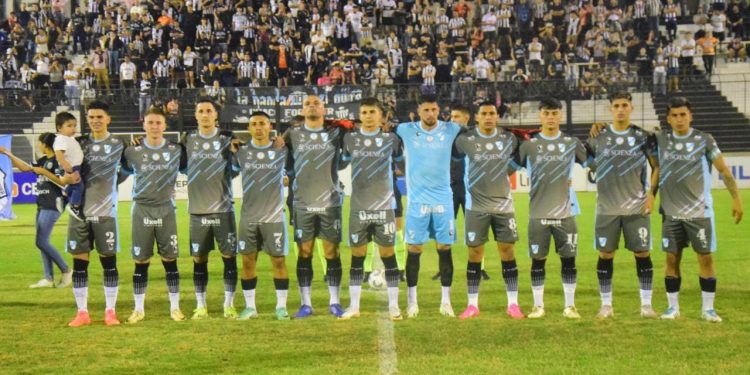 Temperley se aprovechó del mal momento de Chaco For Ever