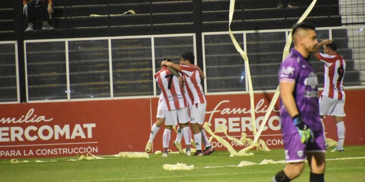 San Martín de Tucumán sumó su sexta victoria consecutiva y es líder de la Zona A de la Primera Nacional