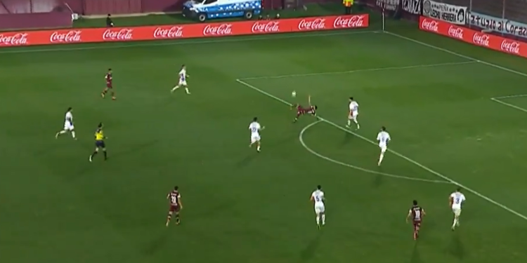 Video: un ex Unión le dio la victoria a Lanús con uno de los goles del año