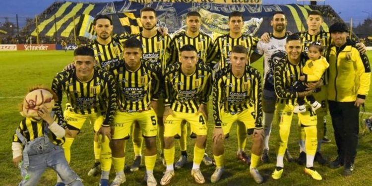 Insólito: el plantel de Almirante Brown no se presentó a entrenar y pide la renuncia de Bazán Vera