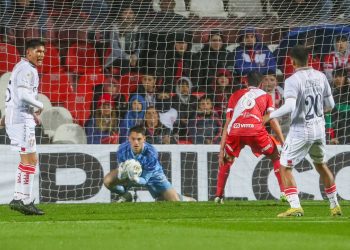 Triunfazo Tatengue para seguir siendo escolta de Huracán