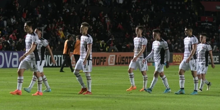 Colón en su hora más difícil: Quinto puesto, a cinco del líder, sin DT y sin invicto de local