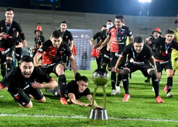 El incierto futuro de un campeón con Colón que fue separado de su equipo