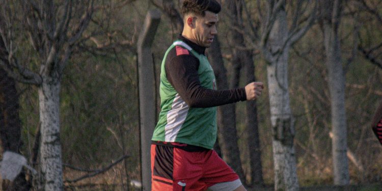 De Paoli probó un once ultraofensivo para visitar a Nueva Chicago
