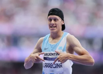 El atleta argentino Elián Larregina se clasificó a las semifinales de los 400 metros