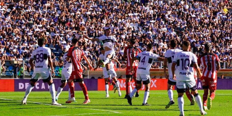 Barracas y Gimnasia se enfrentan buscando los cuartos de la Copa Argentina
