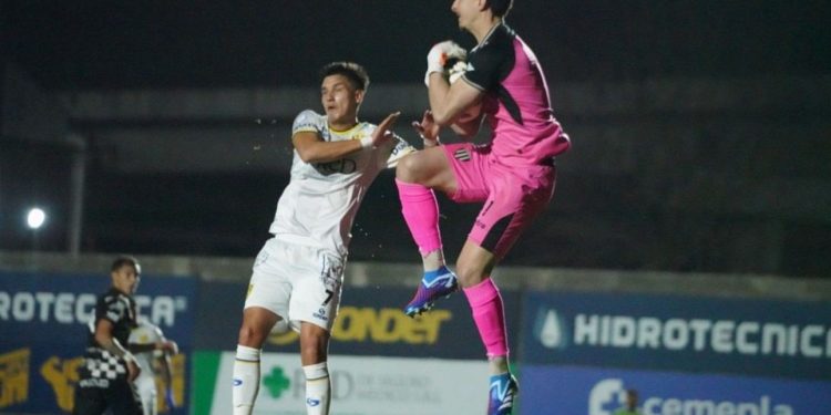 Gimnasia de Mendoza es cosa seria: volvió a ganar y es escolta de Aldosivi