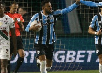 En un duelo de brasileros, Gremio le ganó a Fluminense, último campeón