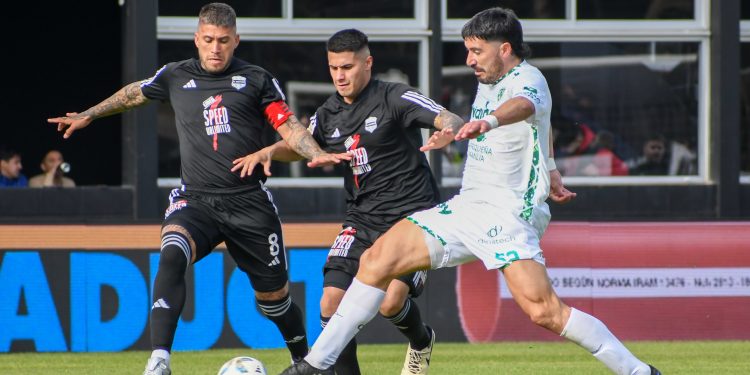 Riestra sumó tres puntos de oro ante Sarmiento