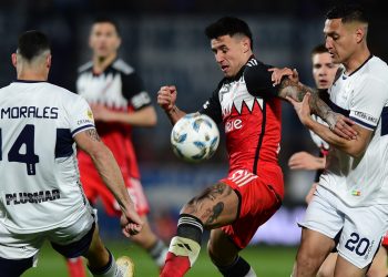 Gimnasia y River igualaron en un partido atractivo