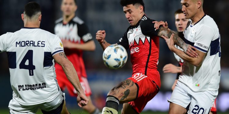 Gimnasia y River igualaron en un partido atractivo
