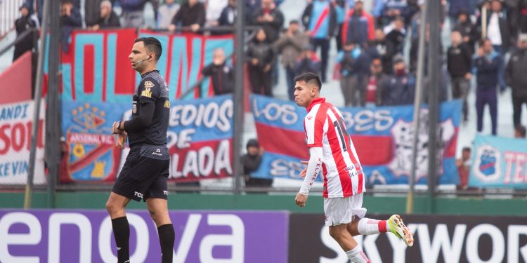 San Martín de Tucumán empató en el Viaducto ante Arsenal en el inicio de la Fecha 29