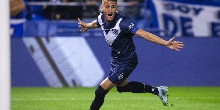 Vélez venció con autoridad a Estudiantes, y le sacó seis puntos a Unión