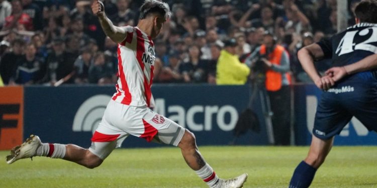 Independiente Rivadavia e Instituto empataron en Mendoza