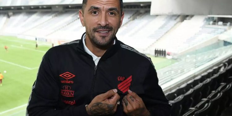Lucho González será el DT de Atlético Paranaense ante Racing