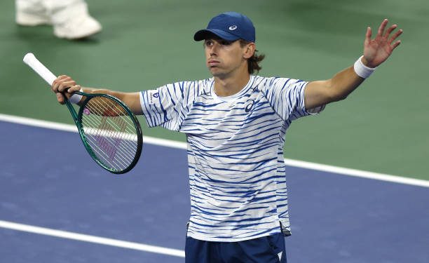 Triunfo contundente de Alex de Minaur para meterse entre los mejores 8 del Us Open
