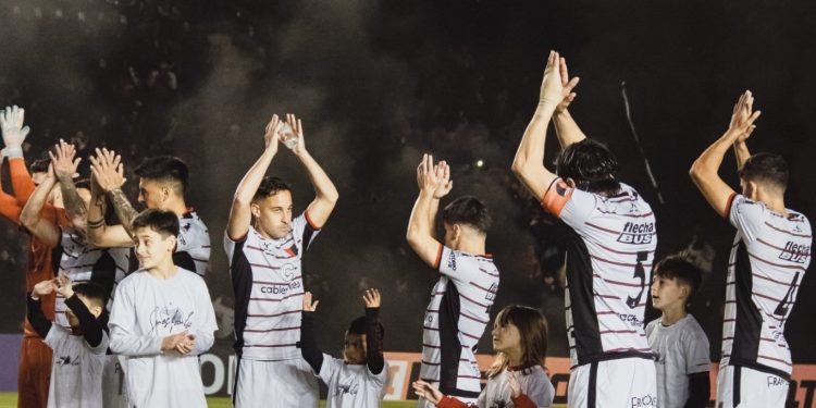 De Paoli paró en cancha el probable once de Colón para enfrentar a Temperley