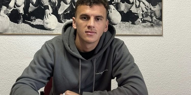 Colón oficializó la llegada de Nicolás Fernández