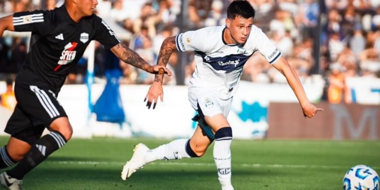 Gimnasia y Riestra no se sacaron ventajas e igualaron sin goles